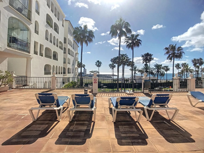 Superb Seafront Apartment Marina Real 305