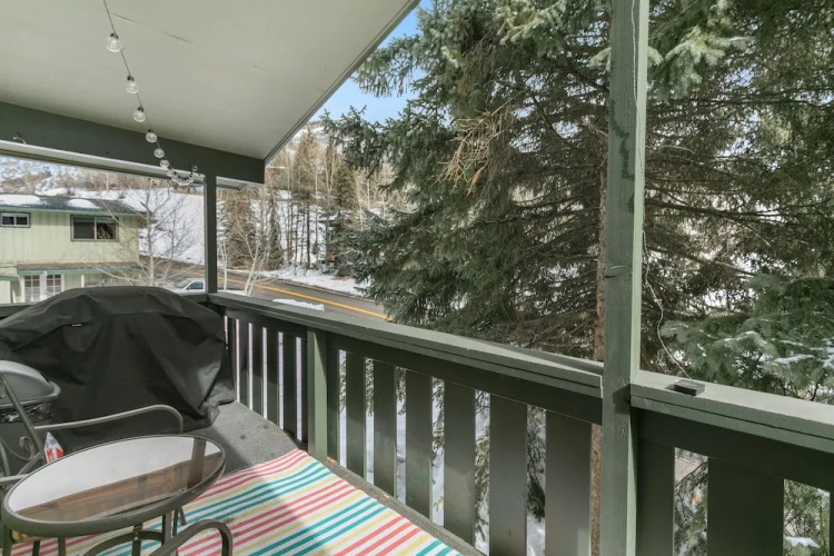 925 Red Sandstone 3 Bedroom Condo by RedAwning