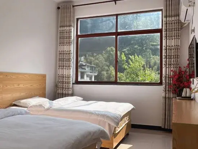 Longwei Hotel