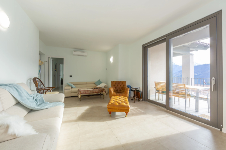 Beautiful 5 Bdrm Modern Penthouse