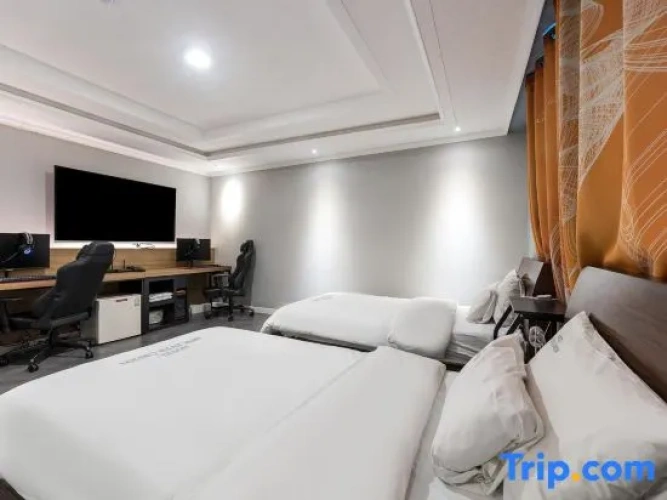 Business Quadruple room