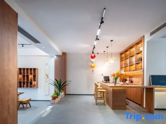 Wuyuan Jiushe B&B