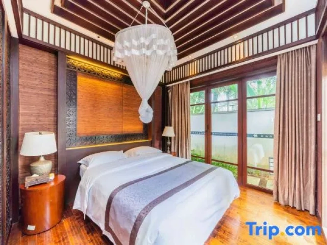 4 Bedrooms Royal Villa