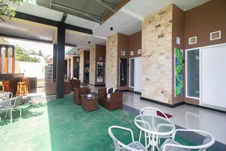 RedDoorz Plus near Kantor Bupati Banyuwangi