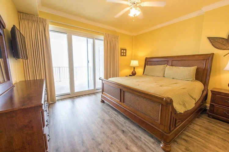 Regency Isle 507 - 2 Br condo by RedAwning