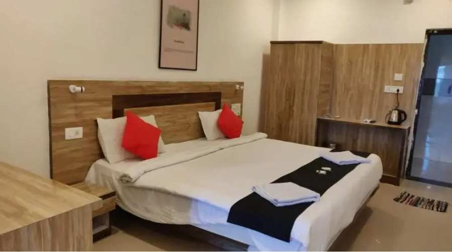 Etranger Resorts