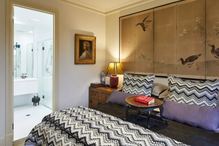 Eclectic 2 Bed & 2 Bath in Armadale with Parking