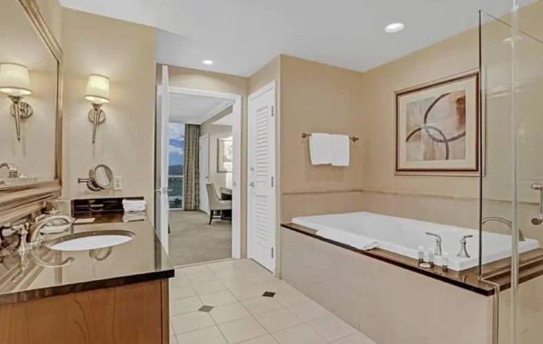 Deluxe Double Suite with balcony and with golf view