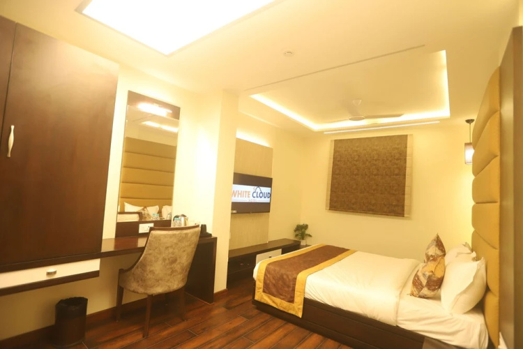 Hotel White Cloud