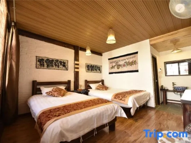 Standard Twin room with courtyard view