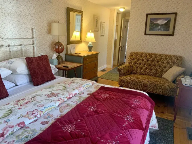 The Buttonwood Inn on Mt. Surprise