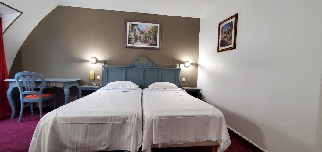 Standard Triple room