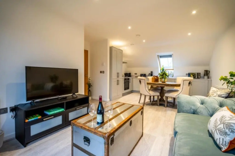 2 Bedrooms Apartment