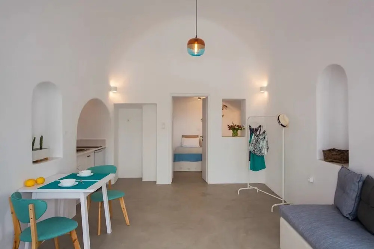 Finikia Oia Suites