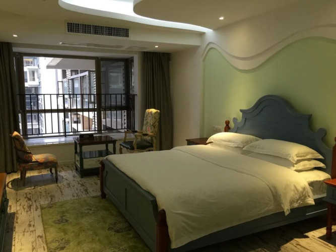 Revolver Theme Design Hotel