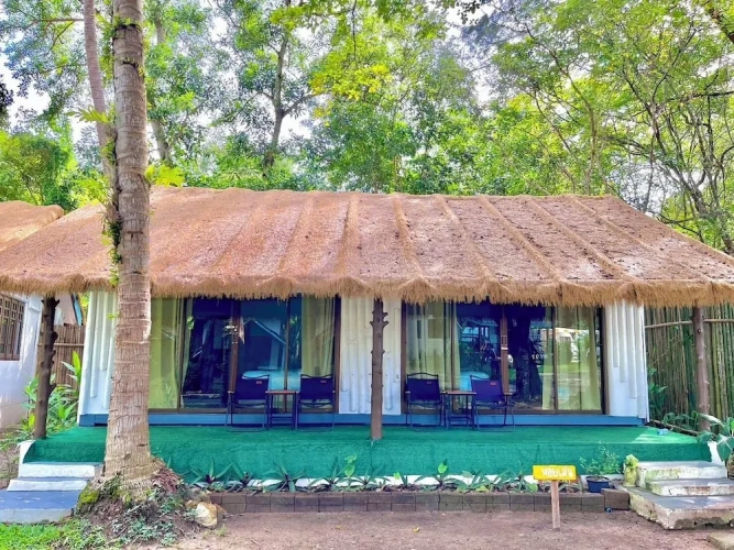 Family Cottage beachfront