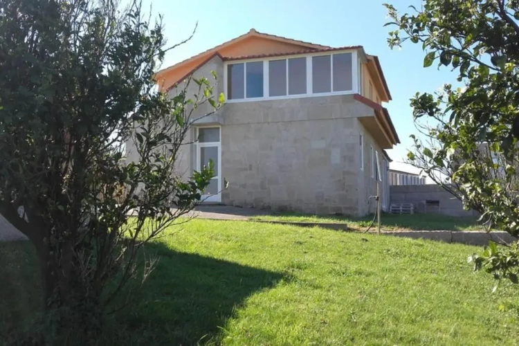5 Bedrooms Cottage
