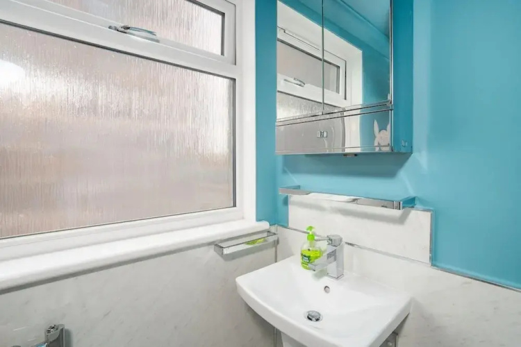 Beachside Stay - 4 Mins Walk - Free Parking