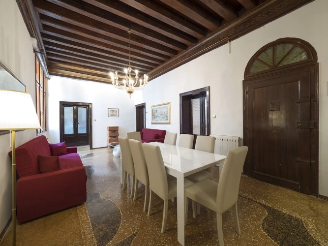 3 Bedrooms Apartment