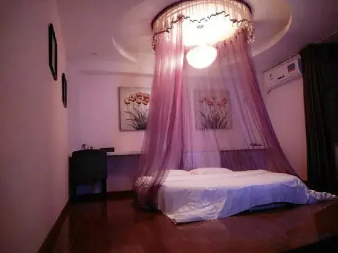 Liuyang Tulip Theme Apartment