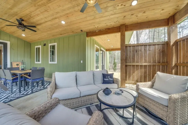 Chic Forest Hideaway in Broken Bow w/ Hot Tub