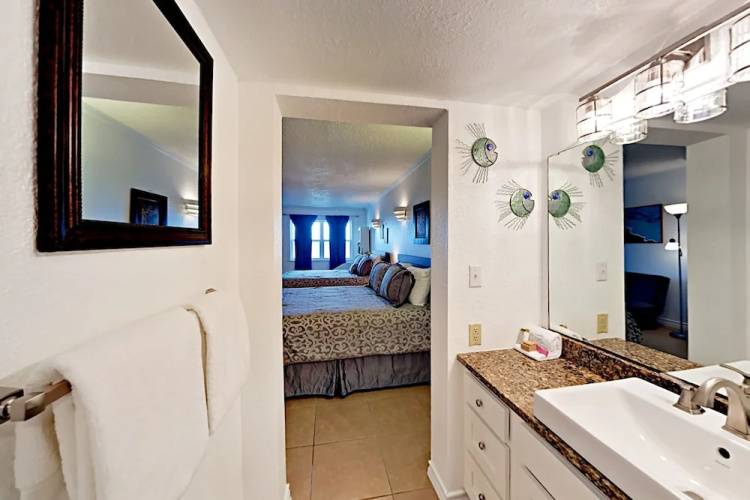 125 Sea Breeze - Studio Condo