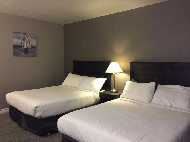 Greenside motel
