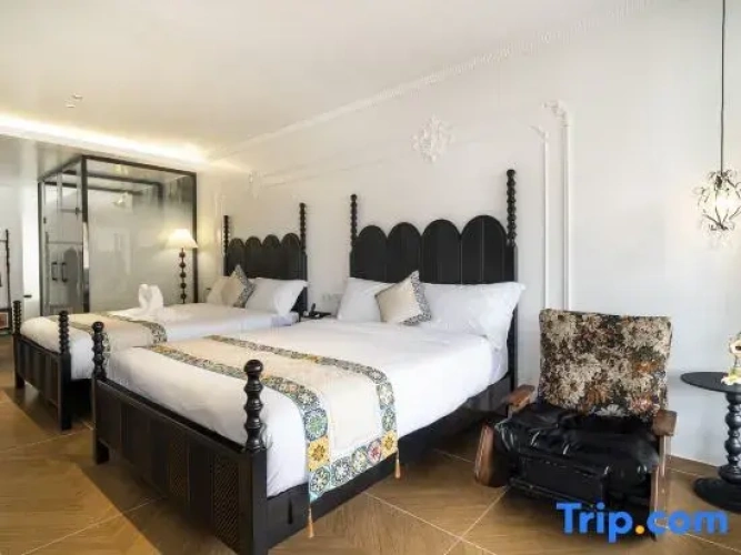 Deluxe Twin Suite