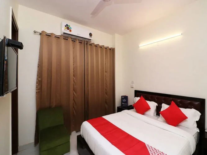 OYO 23320 Hotel Ozone
