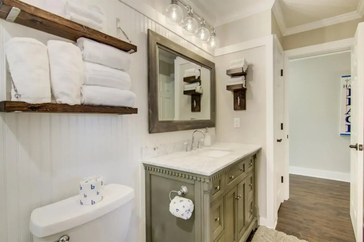 8 A, One Bedroom Condo