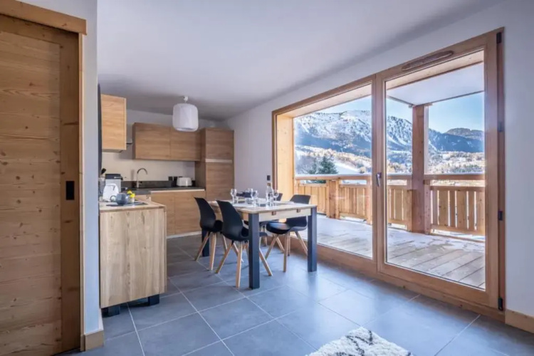 Sumptuous And Bright Apartment In Chalet Style