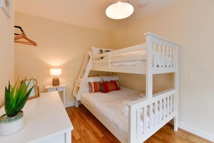 2 Bedrooms Cottage