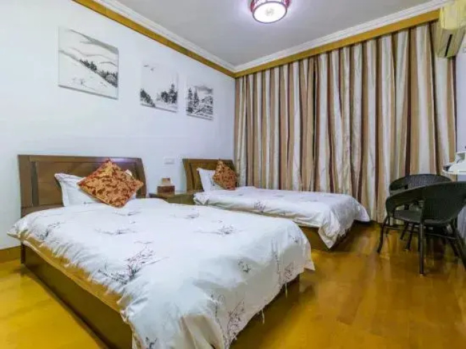 Hefeng Courtyard Inn