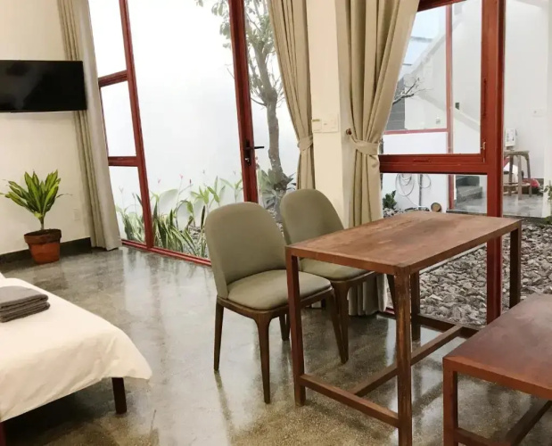 LaRose Cafe I Bed & Breakfast