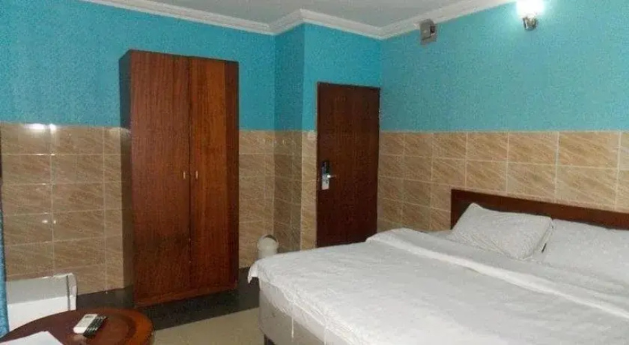 Vic James Apartments