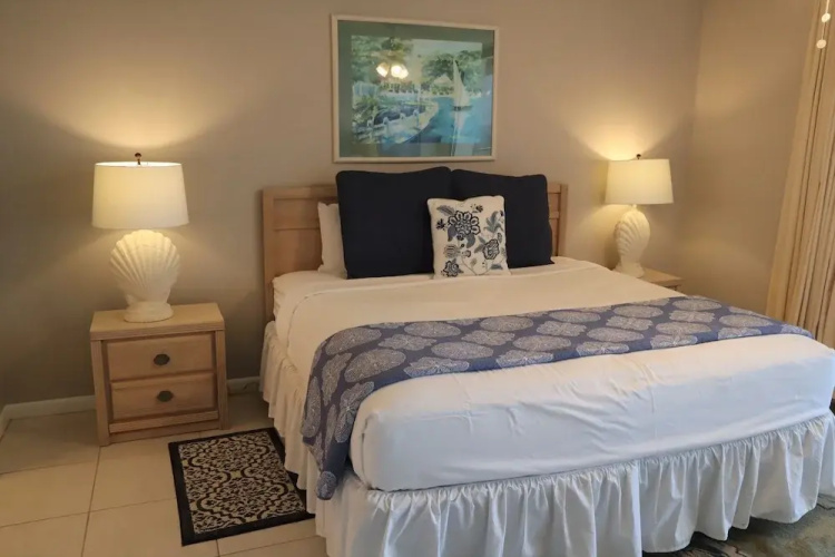 473 Mainsail 2 Bedroom Condo by RedAwning