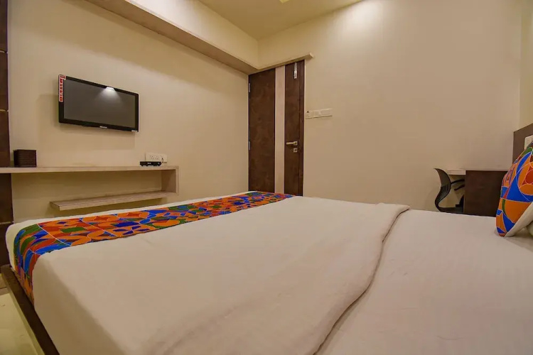 Fabhotel Royce Studio Apartments