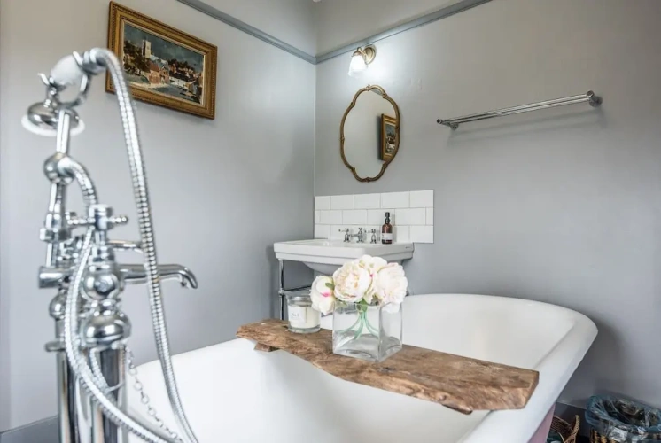 3 Bedrooms Cottage