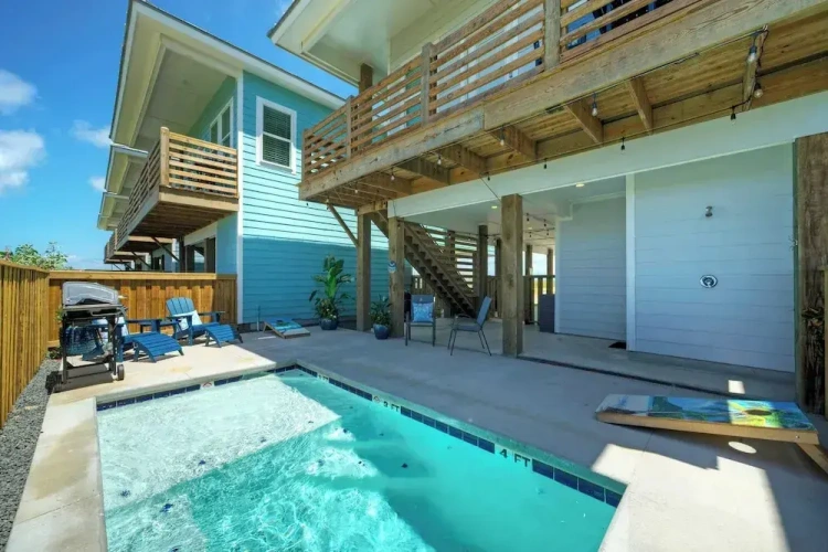 4 Bedrooms Cottage