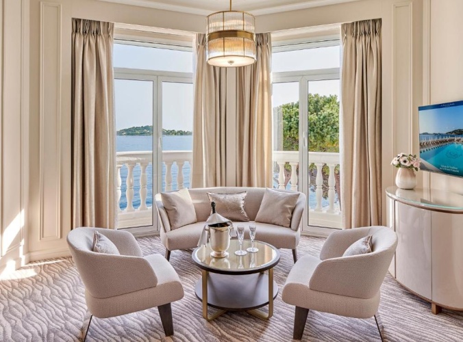 Junior Suite with balcony and with harbour view