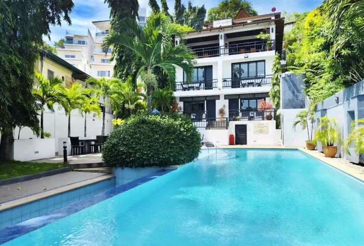 Suite with balcony and with pool view