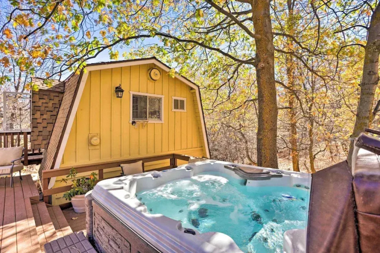 Lake Arrowhead Studio Near Hiking W/ Hot Tub - Running Springs, CA