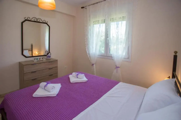 Mantos Apartment