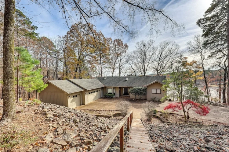 4 Bedrooms Cottage