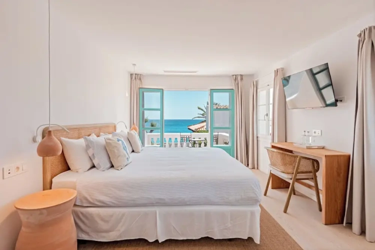 1 Bedroom Comfort Double room with balcony and with sea view