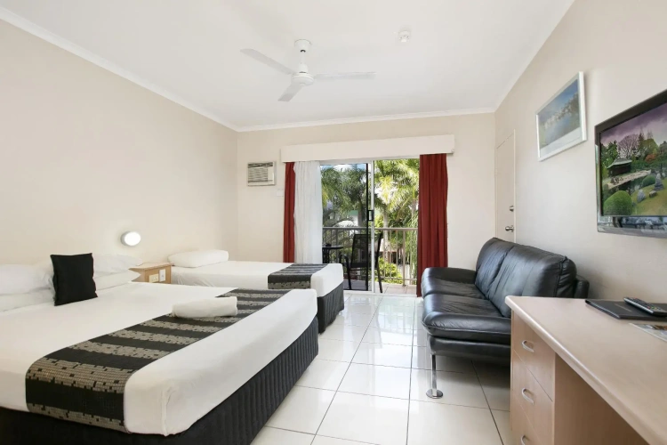 Standard Twin room with balcony