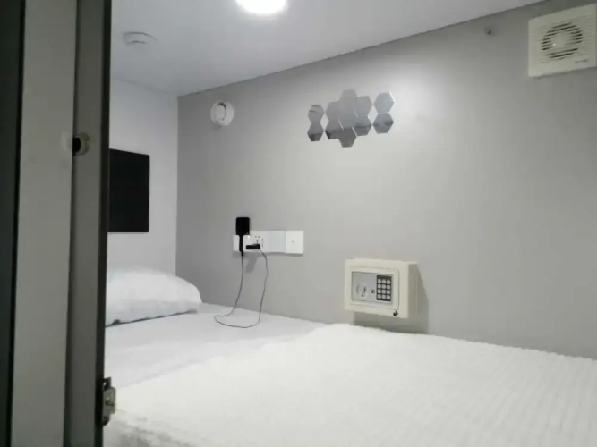 Hotel Capzule Inn