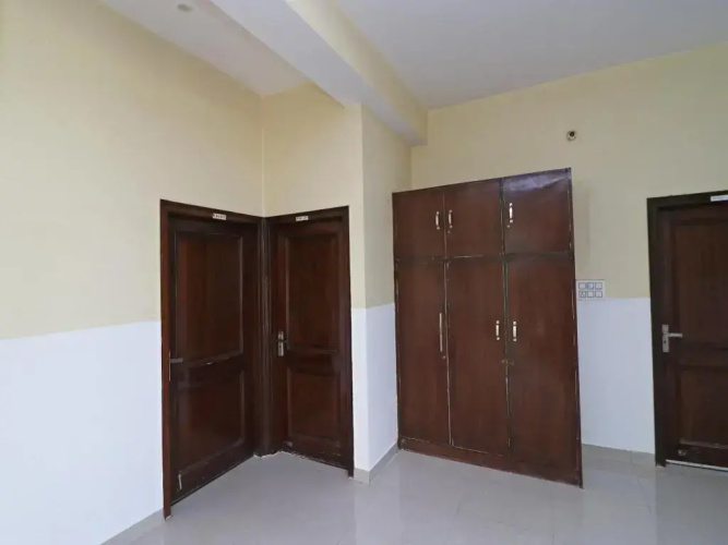 Hotel Red Flag By OYO Rooms