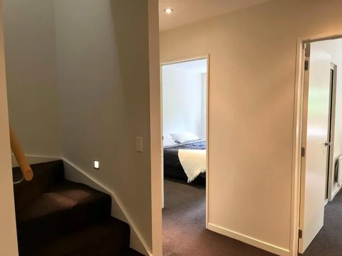 5 Bedrooms Cottage