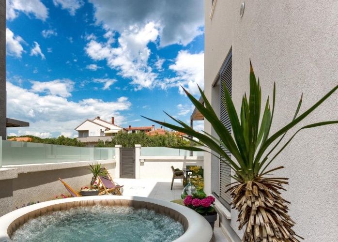 3 Bedrooms Apartment